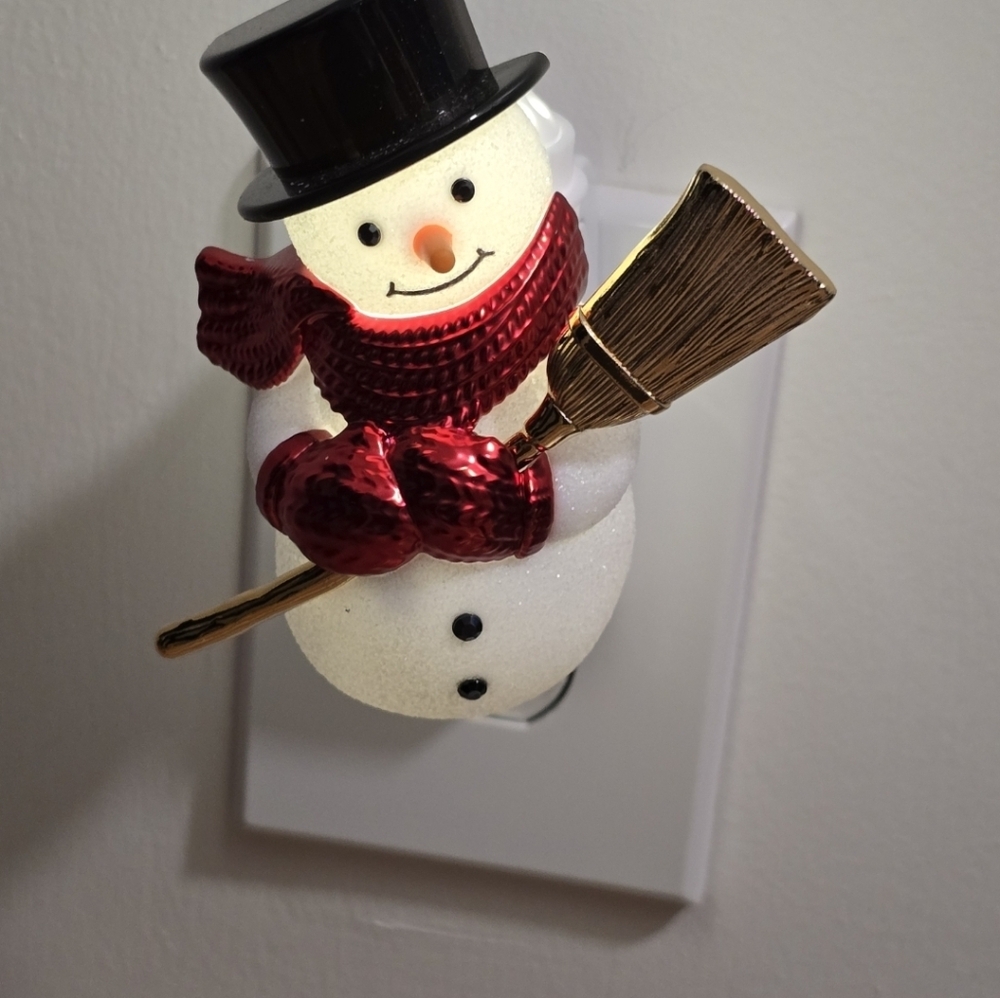 White barn bath & body works light up snowman with broom new - Picture 3 of 3